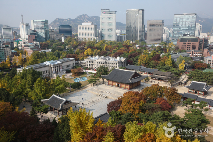 Deoksugung Palace (덕수궁)