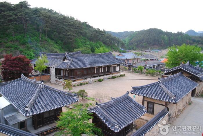 Gwonjinsadaek House [Korea Quality] / 권진사댁 [한국관광 품질인증]