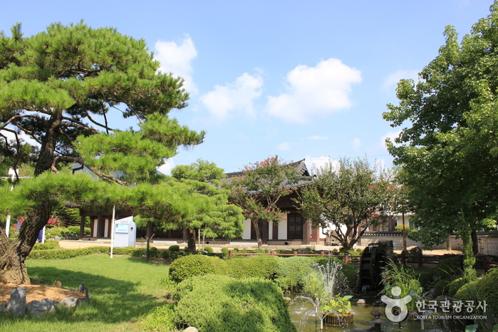The House of Changwon (창원의 집)