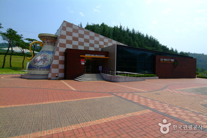 Gimcheon World Porcelain Museum (김천 세계도자기박물관) Gimcheon World Porcelain Museum (김천 세계도자기박물관)