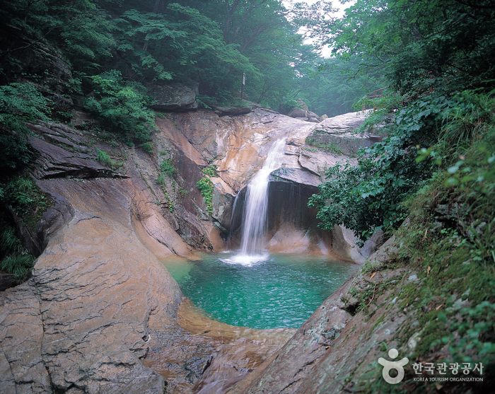 Yongsopokpo Falls (Yeonhagyegok Valley) (용소폭포 (연하계곡))