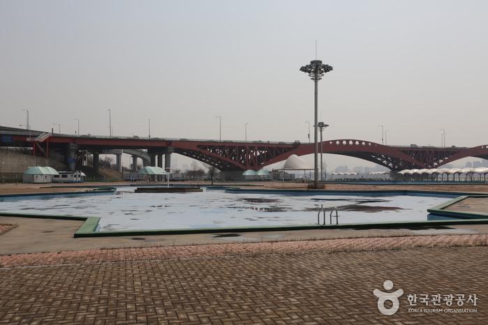 Piscines en plein air au parc de Hangang (Mangwon) - 한강시민공원 망원수영장(실외)