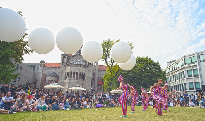 Festival Hi Seoul (서울거리예술축제)