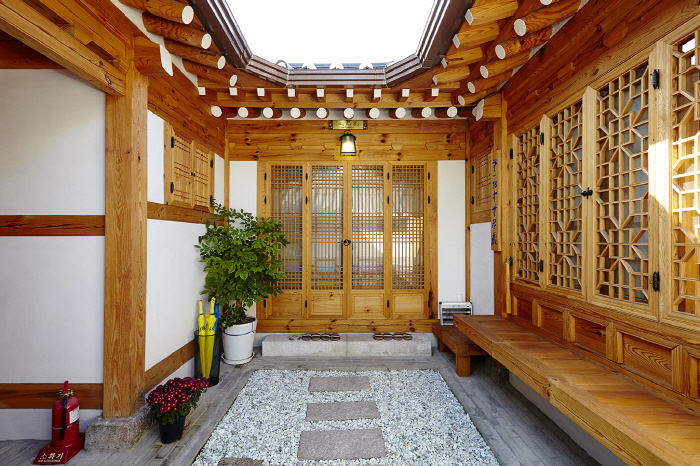 Hanok 24guesthouse Gyeongbokgung(Samhyungul) [Korea Quality] / 경복궁24게스트하우스2 (삼현굴) [한국관광 품질인증]