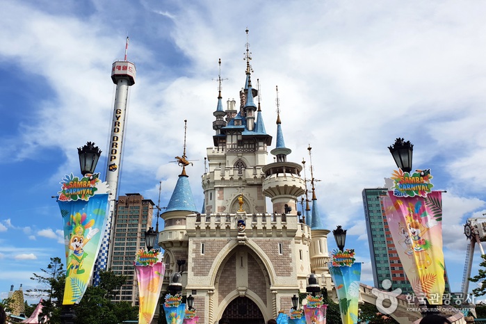 Lotte World (롯데월드)