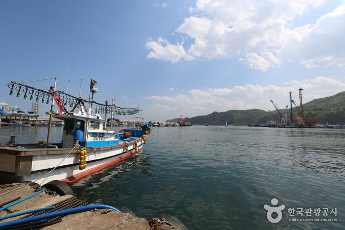 Imwonhang Port (Imwonhang Breakwater - Domigul Cave) (임원항 (임원항방파제 ~ 도미굴))