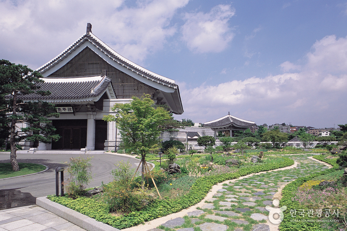 Maison bleue - Cheongwadae (청와대)