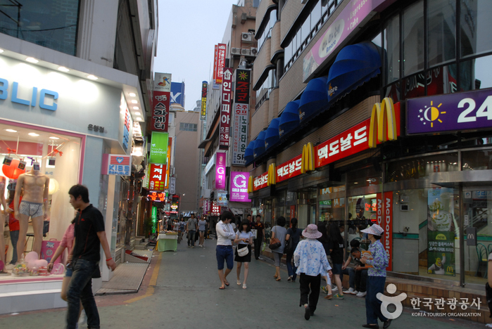 Kulturstraße Eunhaeng-dong Euneungjeongi (은행동 으능정이 문화의거리)