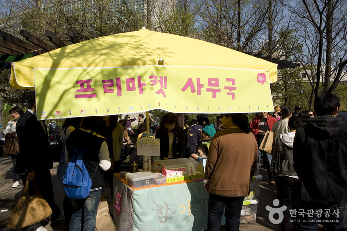 Hongdae Free Market (프리마켓) Hongdae Free Market (프리마켓)