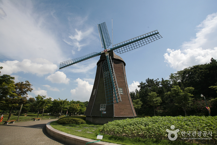 Большой парк отдыха в Ульсане (울산대공원) Большой парк отдыха в Ульсане (울산대공원)