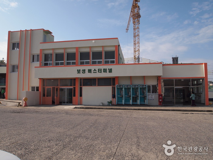 Терминал междугородних автобусов в Посоне (보성시외버스터미널) Терминал междугородних автобусов в Посоне (보성시외버스터미널)