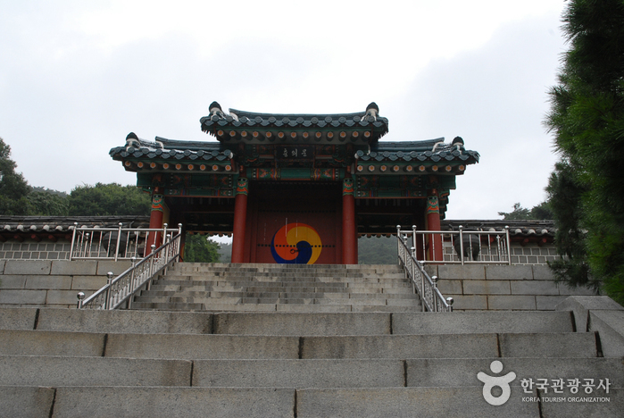 Santuario Hyeonchungsa (현충사)