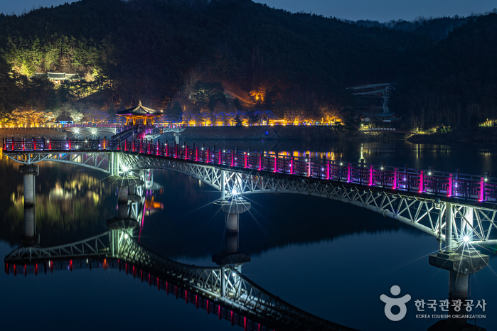 Puente Woryeonggyo (월영교)